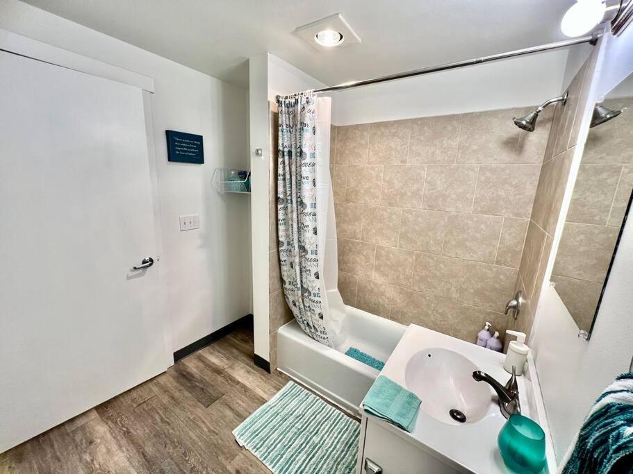 Private Room With Shared Bathroom On The 1St Floor 10 Minutes Walk To University Of Washington Seattle Bagian luar foto