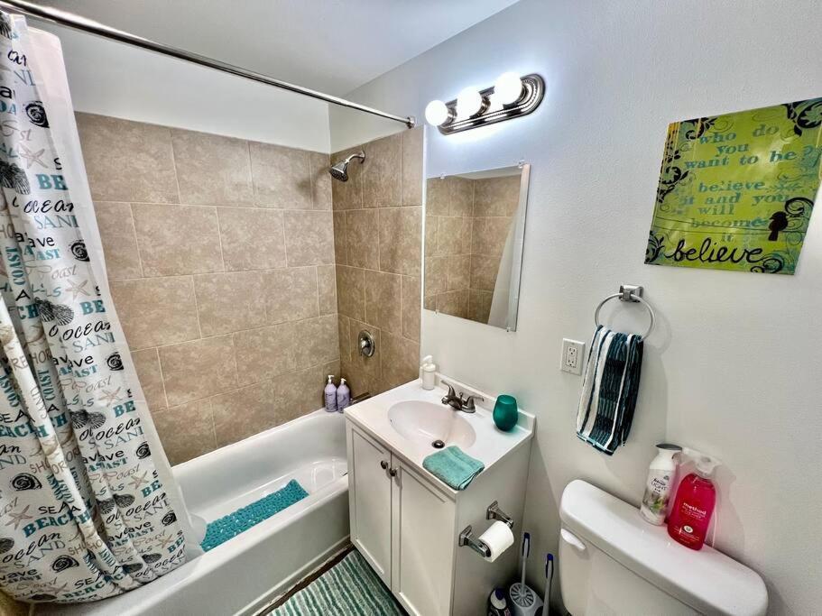 Private Room With Shared Bathroom On The 1St Floor 10 Minutes Walk To University Of Washington Seattle Bagian luar foto